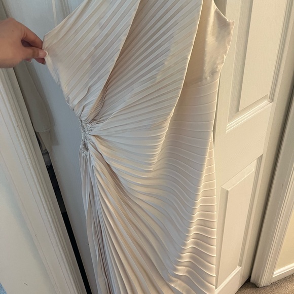 Dress Forum pleated off white dress - Picture 5 of 6